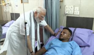 Singurul supravieţuitor al zborului din India şi-a pierdut fratele în tragedie. Avea loc pe alt rând