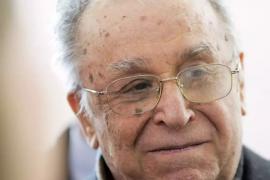 Ion Iliescu, "foarte fragil" şi cu "multiple boli cronice". Fostul preşedinte, în continuare la ATI