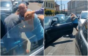 Șofer, filmat cum ia la bătaie un tânăr care "a îndrăznit" să-l claxoneze la un semafor din Arad