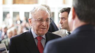 Ion Iliescu, intervenţie sub anestezie totală după ce a fost diagnosticat cu cancer pulmonar