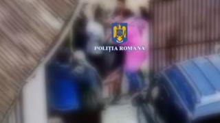 Scandal pentru un loc de parcare în Argeş. Doi indivizi au luat la bătaie doi bătrâni