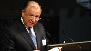 ANIMAŢIE. Ion Iliescu, operat din nou, pentru a putea respira mai uşor