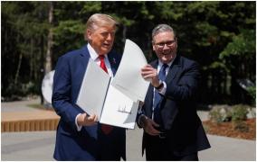 Donald Trump și Keir Starmer au semnat un acord comercial. Marea Britanie scapă de taxele vamale