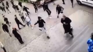 Catedrala din Cernăuţi, unde sunt slujbe în română, atacată de zeci de ucraineni. Preoţii au fost bătuţi
