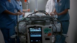 O fetiță de 3 ani a murit la spitalul din Pașcani, adusă în stare gravă de mama ei. Ar fi avut meningită