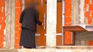 Minora lăsată gravidă de preot a înregistrat abuzurile. Sătenii o acuză tot pe fată: "Şi-a căutat-o"