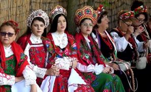 Satul din România în care turiştii pot gusta sarmale cu brânză sau kobeteu: "Gastronomia e o tradiţie"