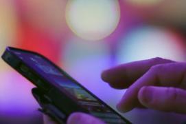 Noua escrocherie căreia îi cad pradă românii pe Facebook. Cum sunt "vândute" smartphone-uri cu 49 de lei