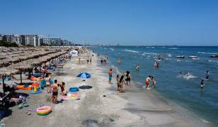 Pericol major după ce indicele radiaţiilor UV a ajuns la 10: arsuri, insolaţie sau cancer de piele