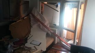 Panică într-un bloc din Hunedoara, după ce o butelie a explodat: Trei persoane au ajuns la spital