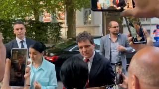 Nicușor Dan, la reuniunea Consiliului European. A fost aşteptat de români la Bruxelles: De ce aţi crescut TVA?