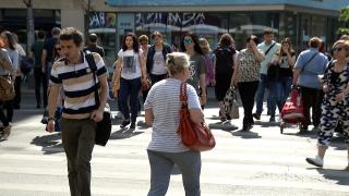 "Revoluţia" lui Bolojan nu-i sperie pe bugetari. Câţi români se tem că şi-ar putea pierde jobul la stat