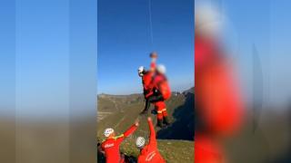 Turistă în drumeţie pe munţii Bucegi, salvată cu elicopterul SMURD după ce şi-a rupt piciorul