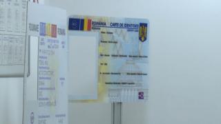 Buletinele electronice îi ţin pe oamenii din Dolj la ghişee. Detaliul care a crescut birocraţia