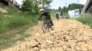 Traseele de downhill, tot mai căutate în stațiunile montane. Sinaia și Brașovul, preferate de bicicliști