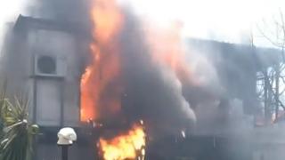 Incendii de vegetație lângă Atena. Sate evacuate, zeci de turiști salvați din calea flăcărilor