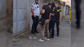 Cruzime de neimaginat în Iaşi. După o ceartă cu iubita, un bărbat i-a aruncat câinele de la etajul 4
