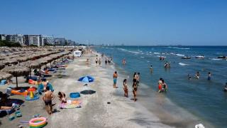 Staţiunea cu cele mai ieftine preţuri. Berea e 5 lei, iar peştele porneşte de la 8 lei