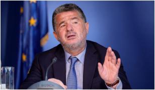 Bugetarii cu salarii de zeci de mii de euro, deşi companiile lor sunt in "groapă"