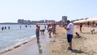 Peste 80.000 de turişti, aşteptaţi în weekend pe litoral. Cât costă vacanţa în staţiunile de la Marea Neagră