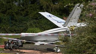 Trei morţi după ce un avion Cessna s-a prăbuşit la câteva minute după decolare, într-un cartier din Franţa