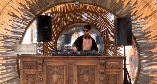 Plajă cu spectacole și fine dining. Cât scot turiştii din buzunar pentru o zi de vacanţă completă pe litoral