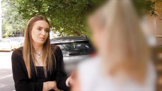 "Ce tarif ai şi ce servicii prestezi?". Reacţia bunicii pe care un vecin ar fi pus-o pe site de escorte