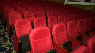 Cinematografele din România pierd sute de mii de spectatori, care se mută la teatru