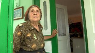 Oamenii din Băcel, loviţi de inundaţii, au rămas doar cu promisiunile autorităţilor. Nu sunt bani de investiţi