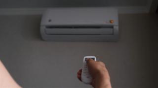 Câţi bani ne costă pe lună aerul condiţionat, dacă funcţionează 6 ore pe zi în medie