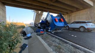 Accident teribil în Constanţa. Un şofer de camion, în stare gravă după ce bena i s-a ridicat în mers