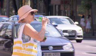 Cum ne hidratăm prin alimentaţie: Ce trebuie să consumăm din belşug şi ce ne recomandă specialiştii să evităm