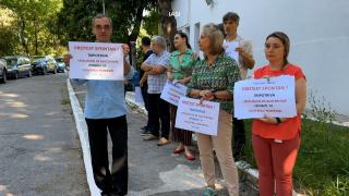 Angajaţii ANAF şi Apele Române, proteste faţă de reducerea sporurilor: "Taxaţi corupţia, nu munca!"