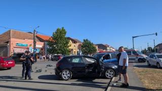 O şoferiţă beată din Arad a rănit o femeie şi doi copii în urma unui accident. Poliţiştii i-au pus cătuşele