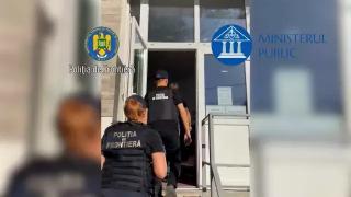 Mafia buletinelor în Botoşani. Doi funcţionari publici, reţinuţi şi alţi doi sub control judiciar