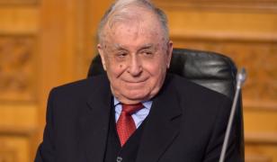 Ion Iliescu rămâne internat la ATI. Deşi este stabil cardiac, are nevoie de ventilaţie mecanică
