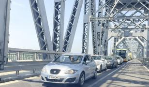 Noi restricţii de circulaţie pe Podul Prieteniei din cauza caniculei. De când intră în vigoare