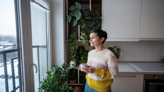 Un obicei simplu care îi scapă pe mulți de anxietate și izolare: 
