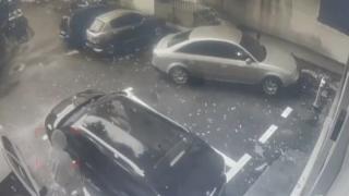 Ce se întâmplă după ce un hoț din Vaslui încearcă portiera la 5 mașini parcate. Momentul a fost filmat