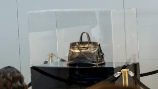 Prima geantă Birkin, vândută la licitaţie cu un preţ record: 8,2 milioane de dolari