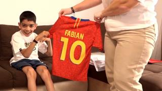 Fabian are 11 ani și suferă de tetrapareză spastică. Băiețul are nevoie de ajutor: "Este aerul nostru"