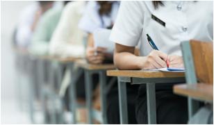 Bătăie pe locurile de la Medicină. Aproape 4.000 de candidați au susţinut examenul la UMF Bucureşti