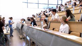 Cea mai dorită specializare: 13 pe un loc. Studenţii, angajaţi încă din primul an de facultate