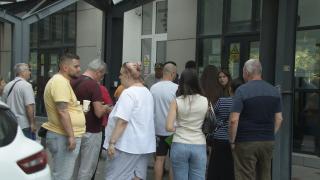 Românii pierd zile de vacanţă la cozile pentru buletine. Ce spun autorităţile despre haosul de la ghişee