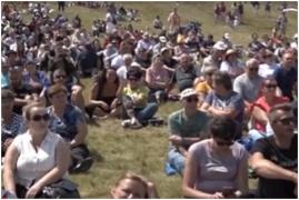 Tradiția de secole de pe Muntele Găina care nu moare. Turiștii au venit pentru a trăi emoția unui ritual vechi