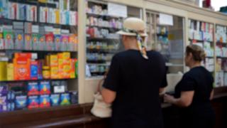 I-au lăsat pe bolnavii de cancer fără medicamente, pentru a face averi. Caz revoltător în Sănătate
