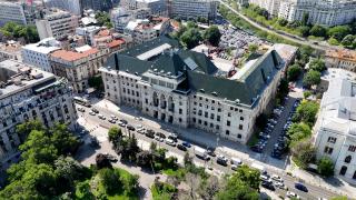 Dezmăț și la companiile municipale. Și-au votat salarii și bugete de 4 ori mai mari