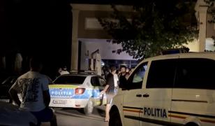 Tânăr de 30 de ani, înjunghiat după un scandal în Cosmopolis. Agresorii, duşi la audieri