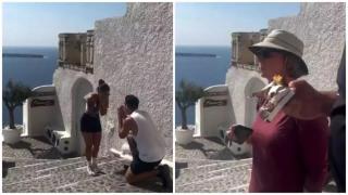 Momentul în care un cuplu de turişti strică fără să vrea o cerere în căsătorie din Santorini. Imagini virale