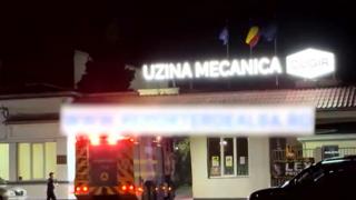 Incendiu de amploare şi explozii la hala de muniții a Fabricii de Arme Cugir